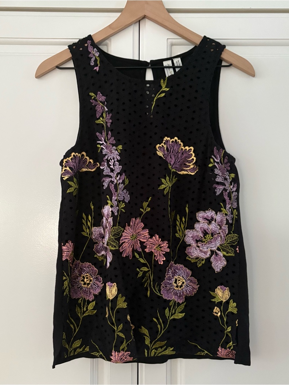 Anthropologie Meadow Rue Small Harriet Purple Floral Embroidered Black Top - Picture 2 of 7